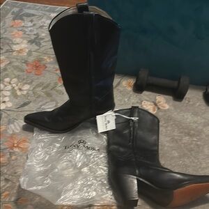 Black Heeled Boots with Classic Leather Finish